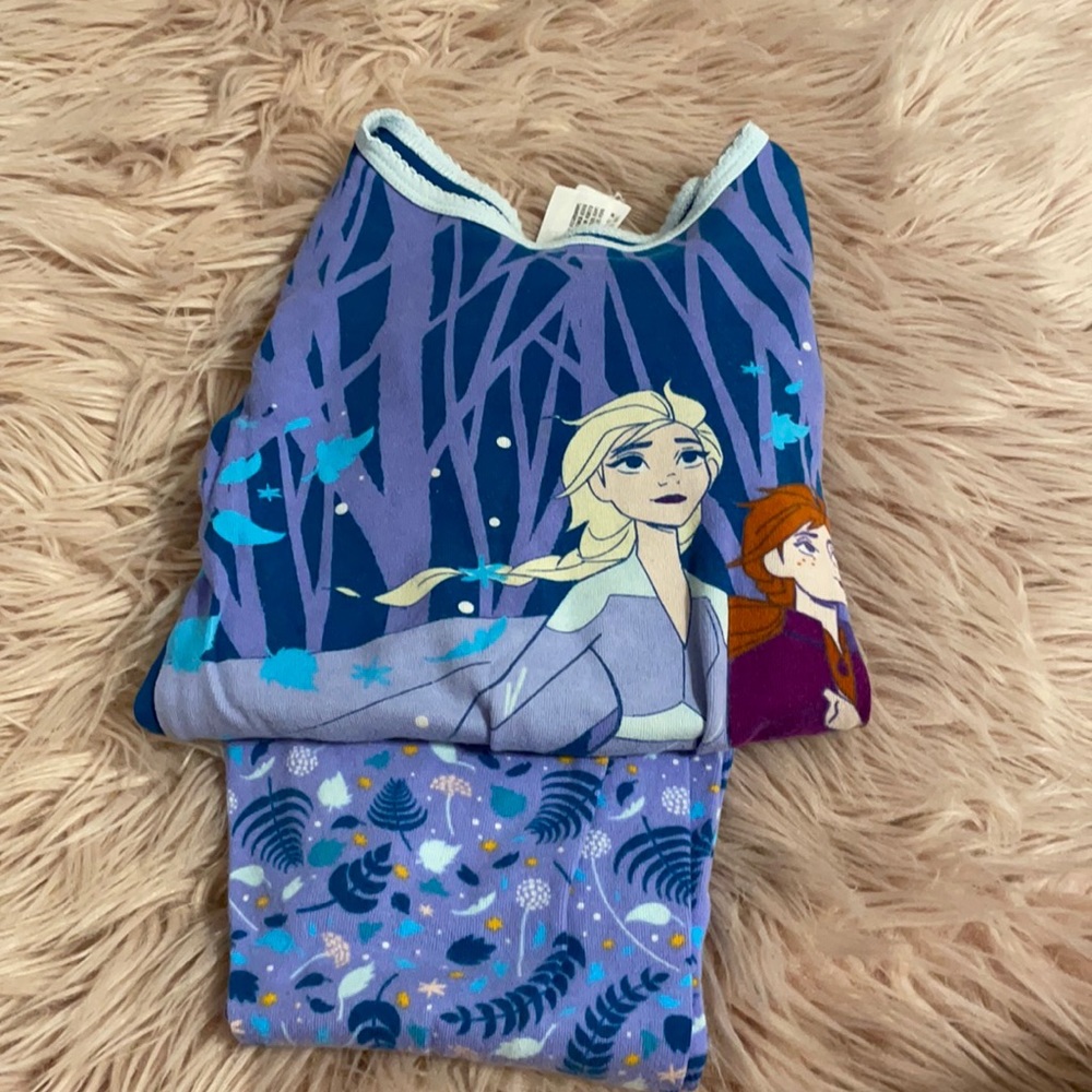 Disney Store Frozen 2 PJs size 7